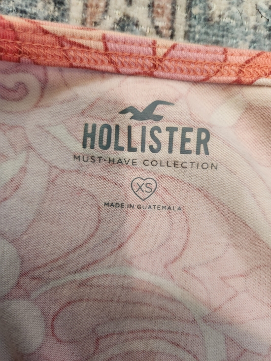 Hollister Pink Floral Tie-Front Scoop Neck Top - Picture 3 of 3